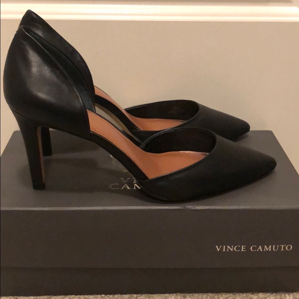 Vince Camuto Black Pump .